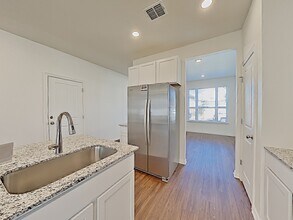 333 Pebble Beach Run in New Braunfels, TX - Foto de edificio - Building Photo