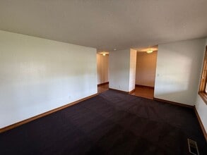 460 SE Conifer Pl in Sublimity, OR - Building Photo - Building Photo