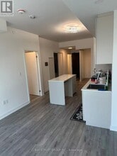 1005 Dundas St E in Oakville, ON - Building Photo - Building Photo