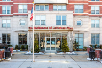 The Residences at Jefferson Place in White Plains, NY - Foto de edificio - Building Photo