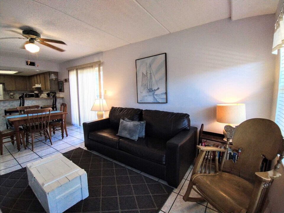 115 E Coronado Dr in South Padre Island, TX - Building Photo