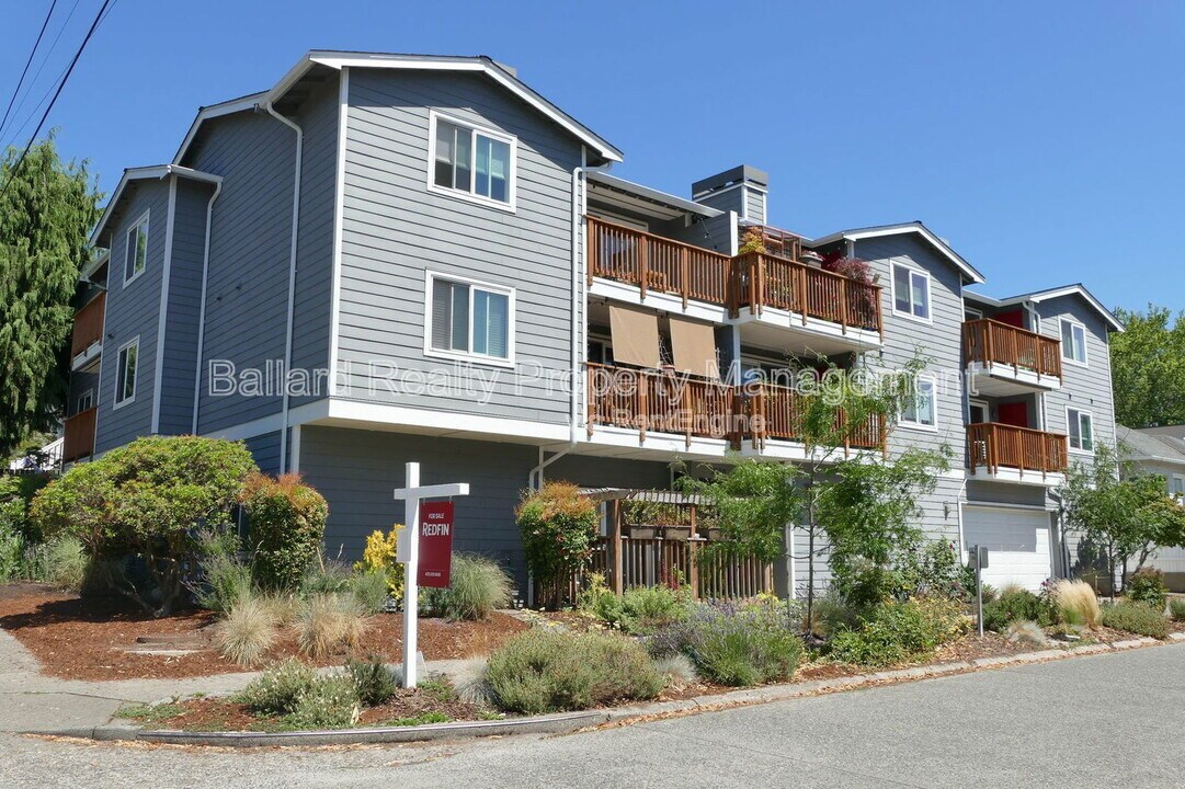 7000 Cleopatra Pl NW in Seattle, WA - Building Photo