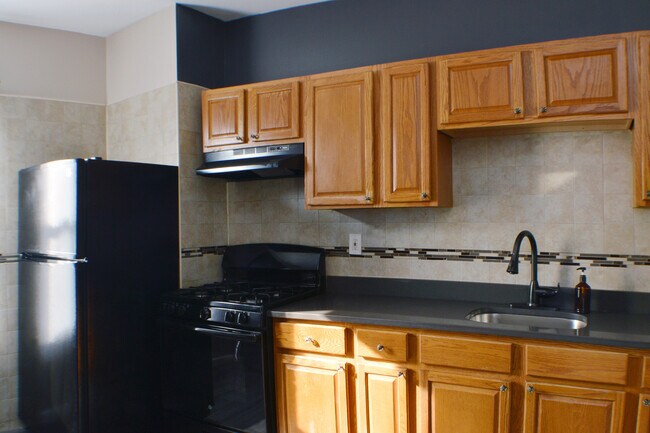 197 Freeman Ave, Unit 2 in Jersey City, NJ - Foto de edificio - Building Photo