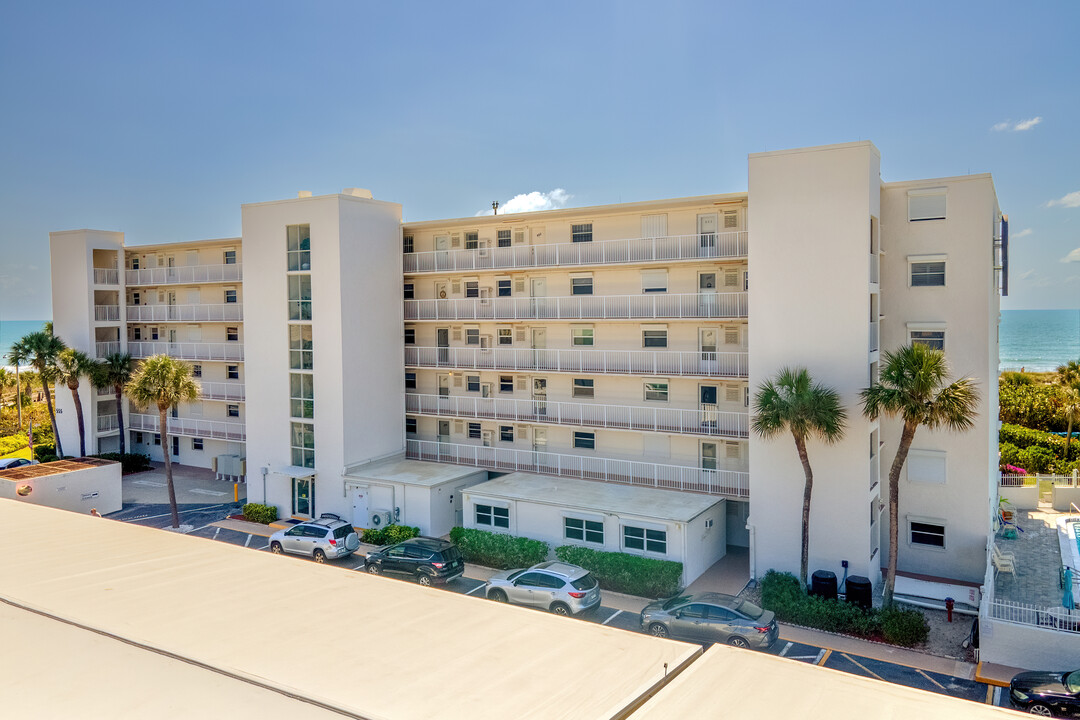 Windjammer in Cape Canaveral, FL - Foto de edificio