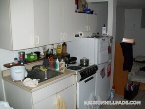 28 S Huntington Ave, Unit B1 in Boston, MA - Foto de edificio - Building Photo