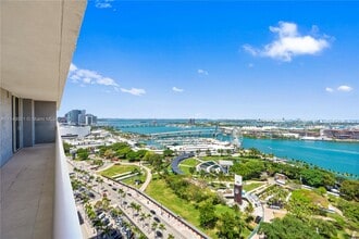 50 Biscayne Blvd in Miami, FL - Building Photo - Building Photo