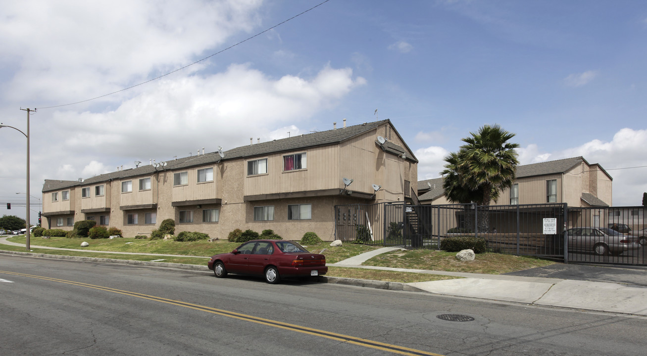 10432 Westminster Ave in Garden Grove, CA - Foto de edificio