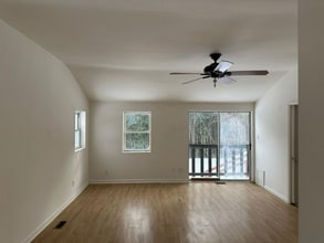 301 Loureiro Ln in Oxon Hill, MD - Building Photo - Building Photo
