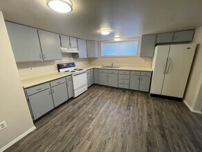 808 W Augusta Ave in Spokane, WA - Foto de edificio - Building Photo