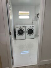 50 NE 45th Ct in Oakland Park, FL - Building Photo - Building Photo