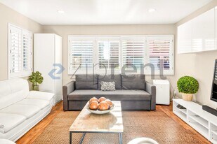 10 27th Ave in Los Angeles, CA - Building Photo