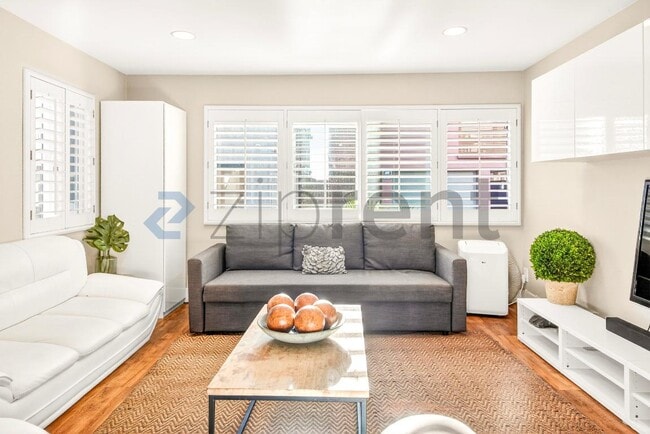 property at 10 27th Ave