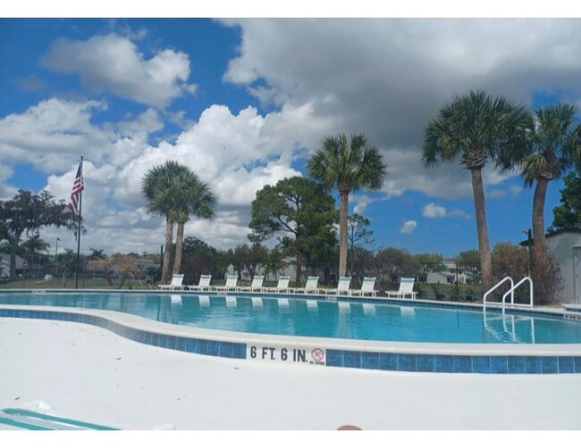 2250 Candlewood Ln E in New Smyrna Beach, FL - Building Photo - Building Photo