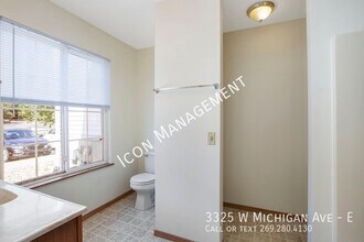 3325 W Michigan Ave in Kalamazoo, MI - Building Photo - Building Photo
