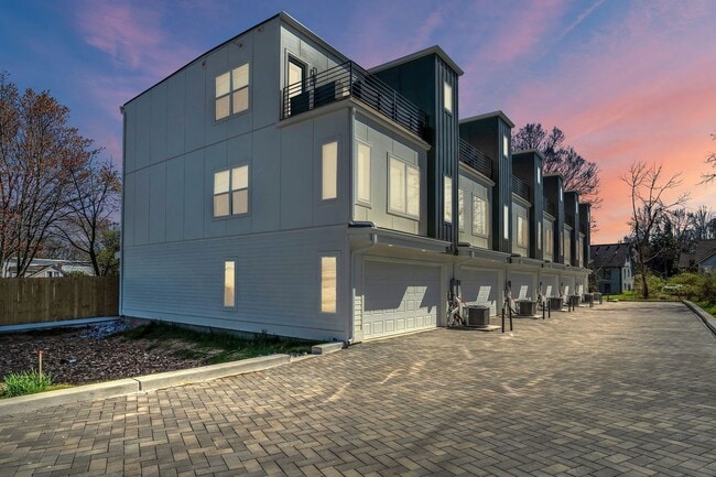 property at 1016 W Kirkland Ave