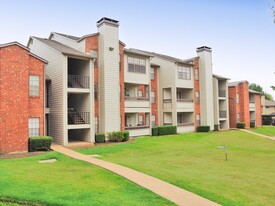 Villa Del Mar Apartments in Arlington, TX - Building Photo