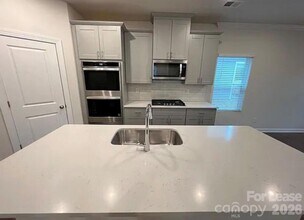 826 Windage Wy in Pineville, NC - Building Photo - Building Photo