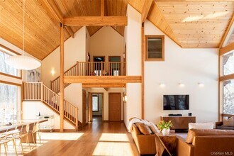 195 Vlei Rd in Rhinebeck, NY - Building Photo - Building Photo
