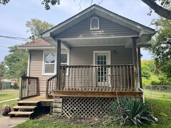 300 Tampa St in Godfrey, IL - Foto de edificio - Building Photo