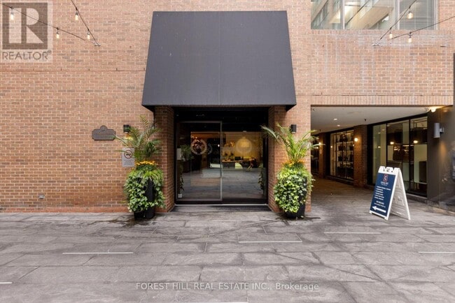 164 Cumberland St in Toronto, ON - Building Photo - Building Photo