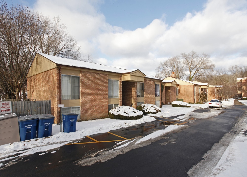 Brookside Apartments in Ann Arbor, MI - Foto de edificio
