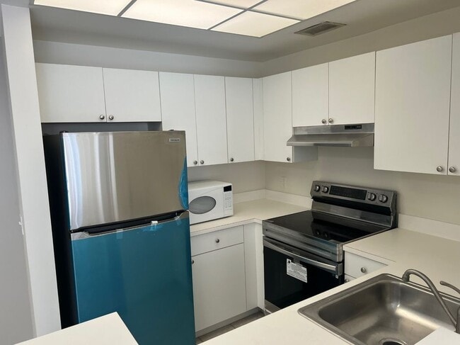 2027 SE 10th Ave in Fort Lauderdale, FL - Building Photo - Building Photo