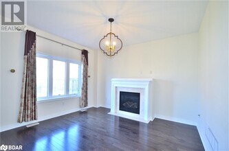 15 Forsyth Crescent in Barrie, ON - Building Photo - Building Photo