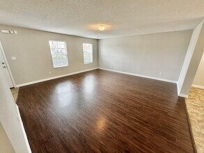 4529 Oakden Ln. in Memphis, TN - Foto de edificio - Building Photo