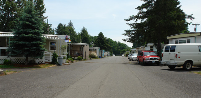 3900 N Coburg Rd in Eugene, OR - Building Photo - Building Photo