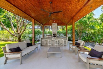 7201 Ponce De Leon Rd in Miami, FL - Building Photo - Building Photo