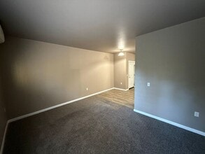 4255 Hawthorne Ave NE in Salem, OR - Building Photo - Building Photo