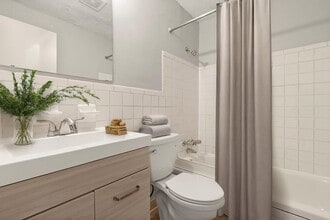 Coves at Columbus on Mayfield Place in Bexley, OH - Foto de edificio - Building Photo