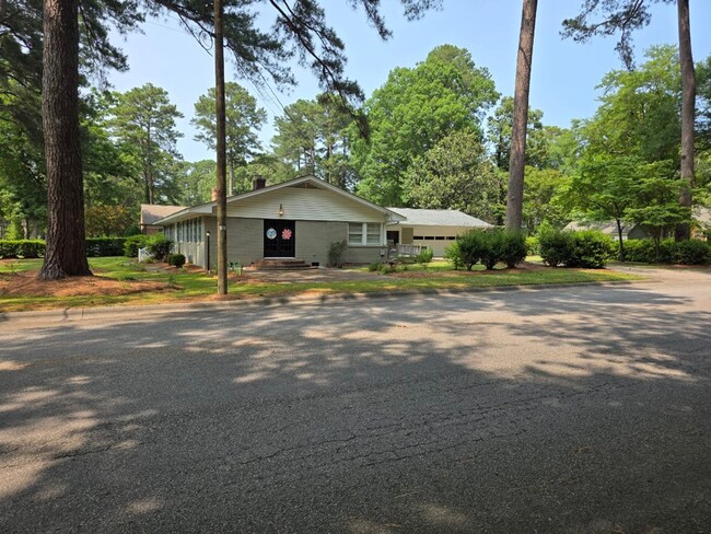 1100 Robin Hill Rd NW in Wilson, NC - Foto de edificio - Building Photo