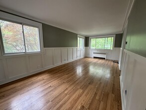 45 Lake Dr in Lake Peekskill, NY - Building Photo - Building Photo