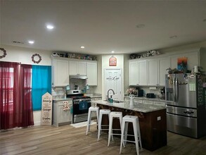 1041 E Cantey St in Fort Worth, TX - Building Photo - Building Photo