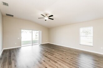 30441 Annadale Dr in Wesley Chapel, FL - Building Photo - Building Photo