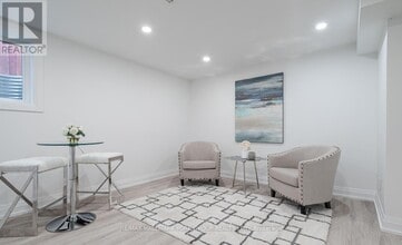 106 Woodpark Pl in Newmarket, ON - Building Photo - Building Photo