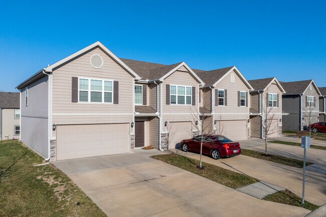 Greystone Townhomes in Grain Valley, MO - Foto de edificio - Building Photo
