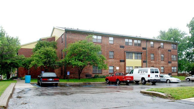 New Life Manor in Indianapolis, IN - Foto de edificio - Building Photo