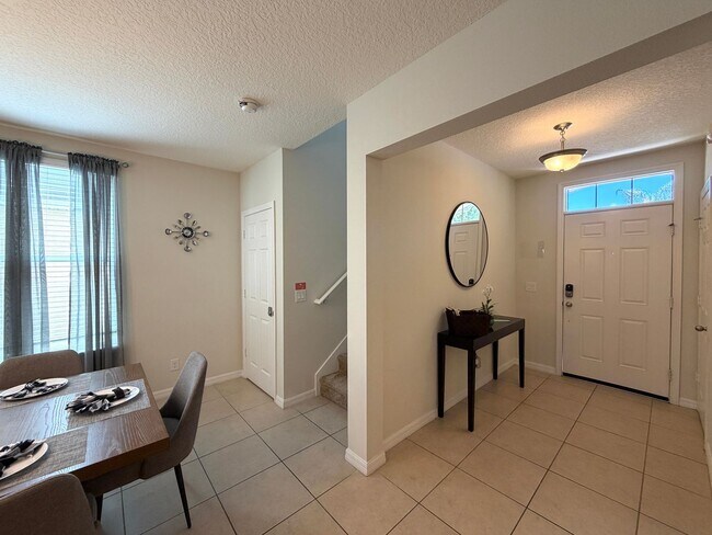 property at 1359 Yorkshire Ct