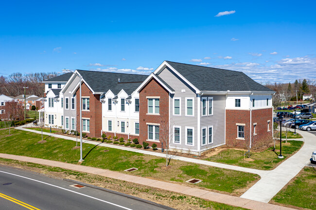 Center Village in Glastonbury, CT - Foto de edificio - Building Photo