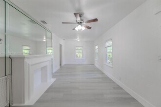 1250 NW 43rd St in Miami, FL - Building Photo - Building Photo