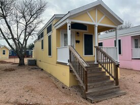 2211 Ashberry Ave in New Braunfels, TX - Building Photo