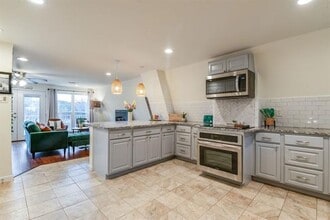 1122 Indian Dr in Granbury, TX - Building Photo - Building Photo