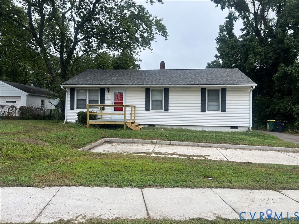 3111 Jackson Farm Rd in Hopewell, VA - Building Photo