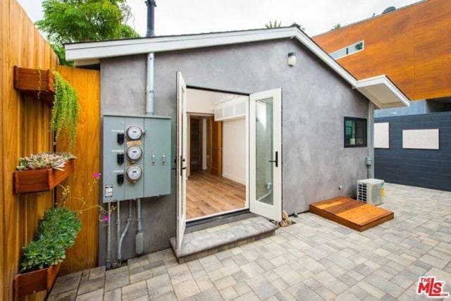 property at 2341 3/4 Beach Ave