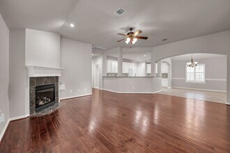 122 Snug Harbor Dr in Montgomery, TX - Building Photo - Building Photo