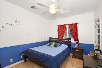 2134 N Thomas St in Los Angeles, CA - Foto de edificio - Building Photo
