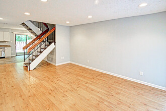 2278 White Cornus Ln in Reston, VA - Building Photo - Building Photo