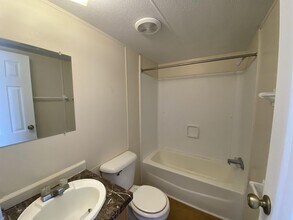 1709 Brown Pl Dr in Greenville, NC - Building Photo - Building Photo